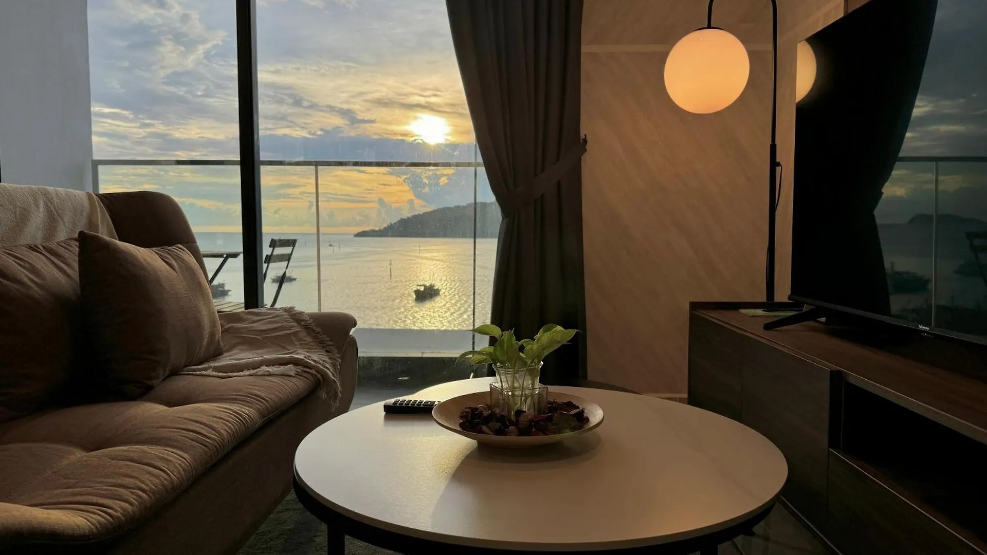 The Shore Cbd Kota Kinabalu By Laxzone Suite