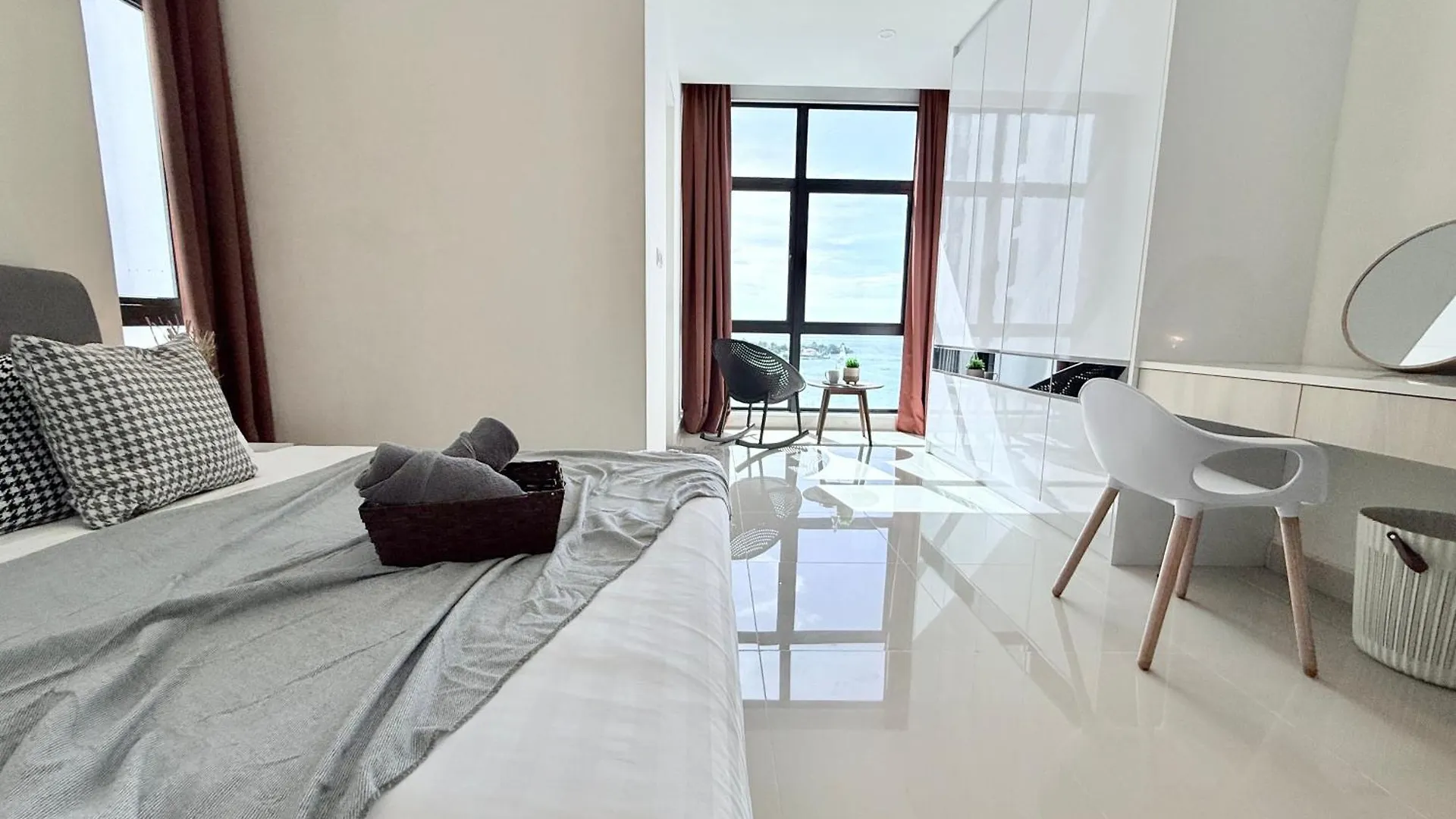 Apartment The Shore Cbd Kota Kinabalu By Laxzone Suite