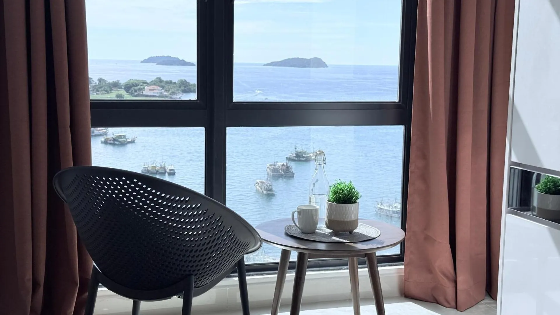 Apartment The Shore Cbd Kota Kinabalu By Laxzone Suite
