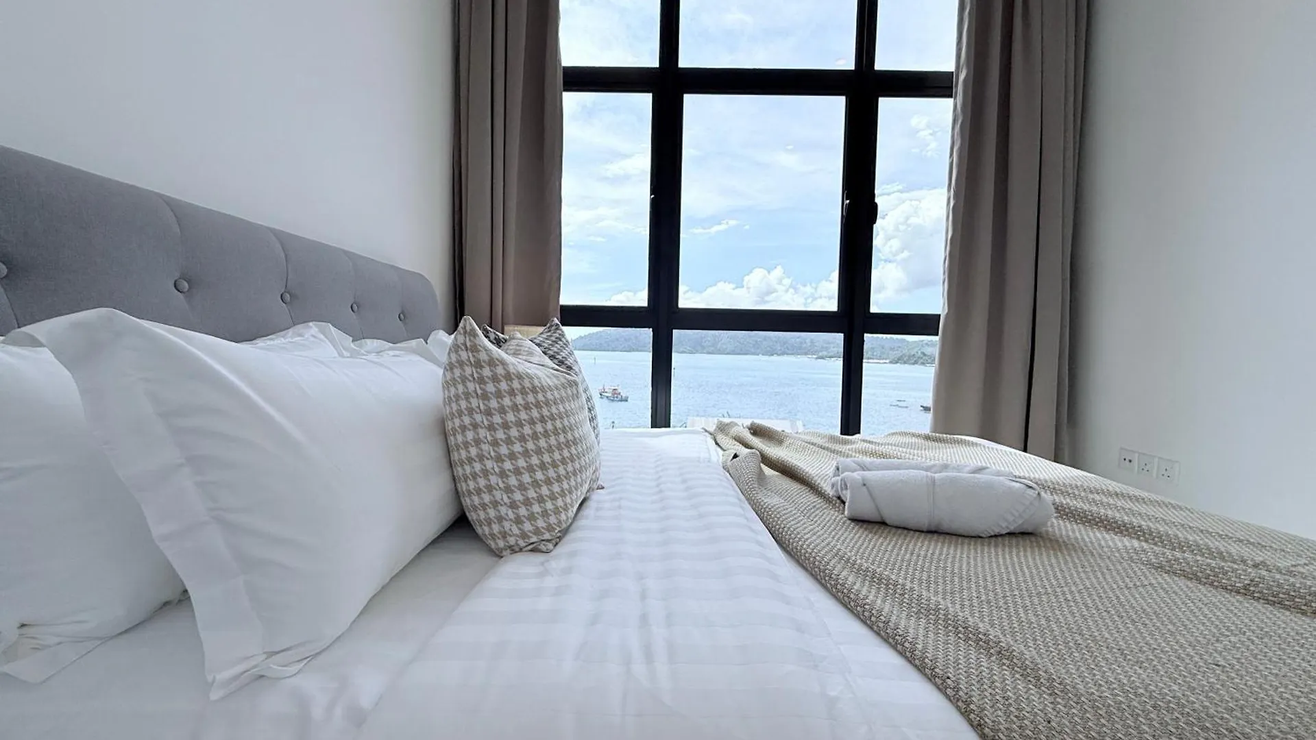 The Shore Cbd Kota Kinabalu By Laxzone Suite Malaysia