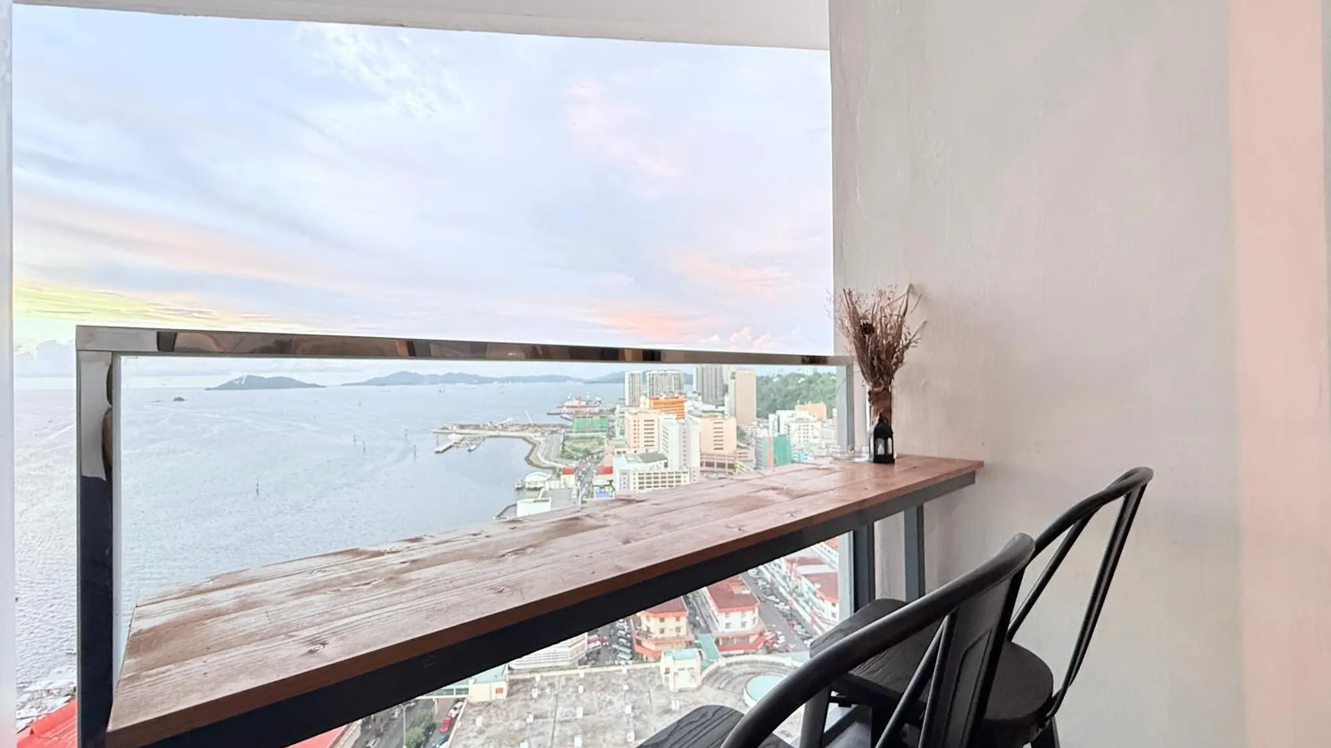 The Shore Cbd Kota Kinabalu By Laxzone Suite
