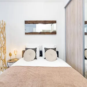 https://meubl-class-3-toiles-au-pied-des-thermes.hotels-rhonealpes.com