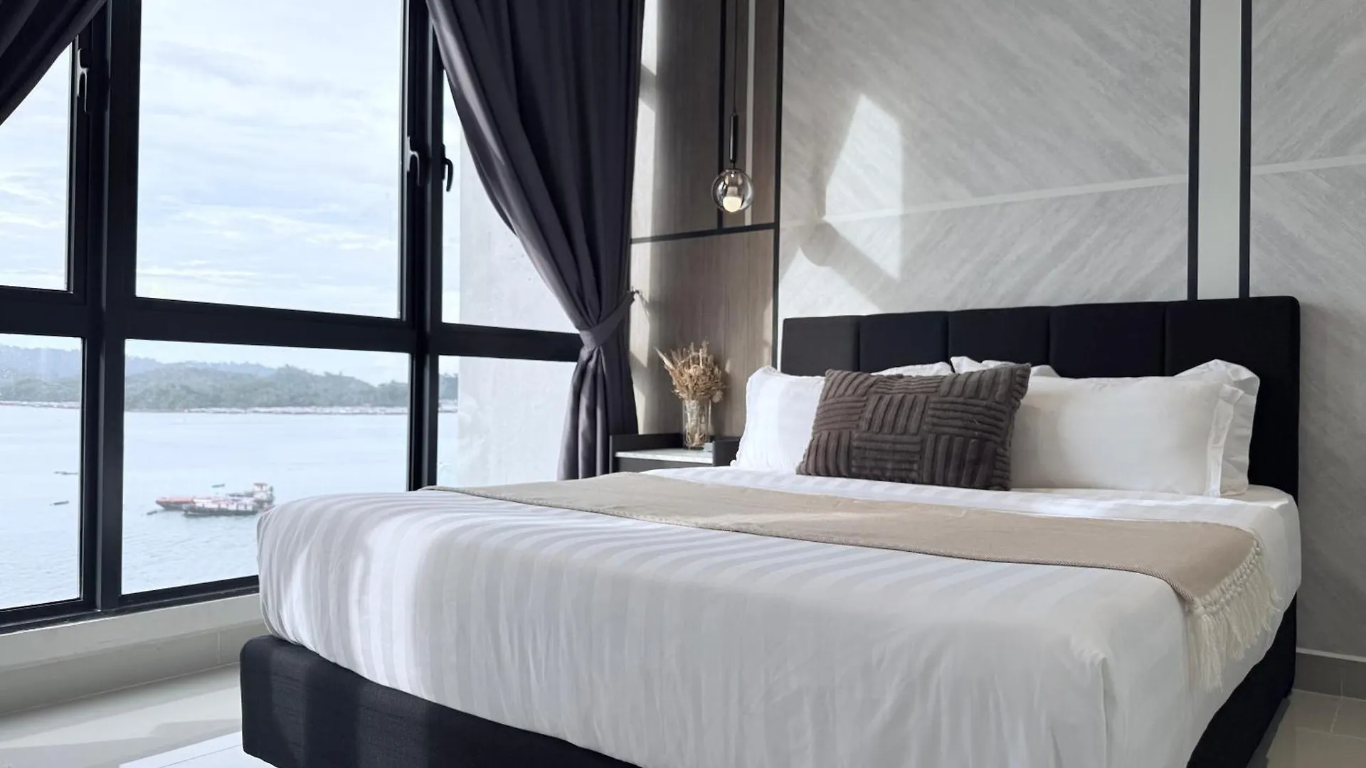 Apartment The Shore Cbd Kota Kinabalu By Laxzone Suite
